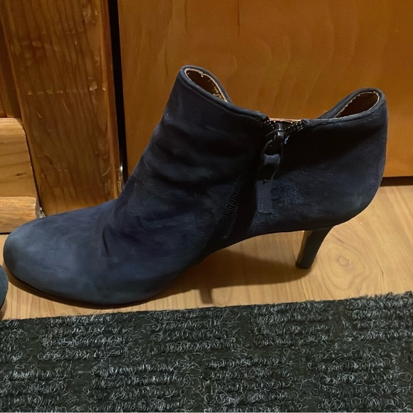 Nine West blue suede boots - Picture 3 of 3
